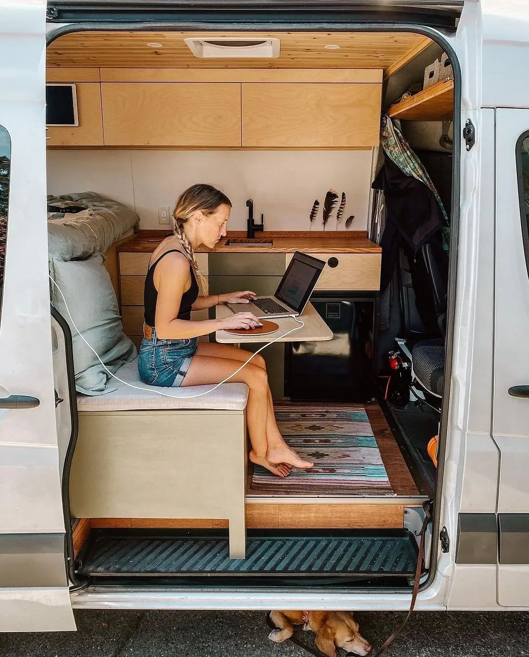 Vanoffice with the lagun table system! Modern. Simple. Flexible.P.S. The doggies would also love the table as soon as you start having dinner 😁😉Thanks for the photo @egret.the.van#vanlife #vanconversion #outdooroffice #camperoffice #vanlifestyle #traveloffice #campingtable #campingtisch #laguntable #laguntableleg #laguntisch #laguntischgestell
